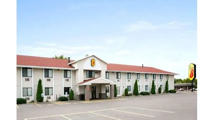 Super 8 by Wyndham Eau Claire WI 4