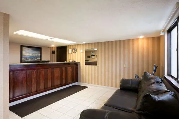 Super 8 by Wyndham Eau Claire WI 4