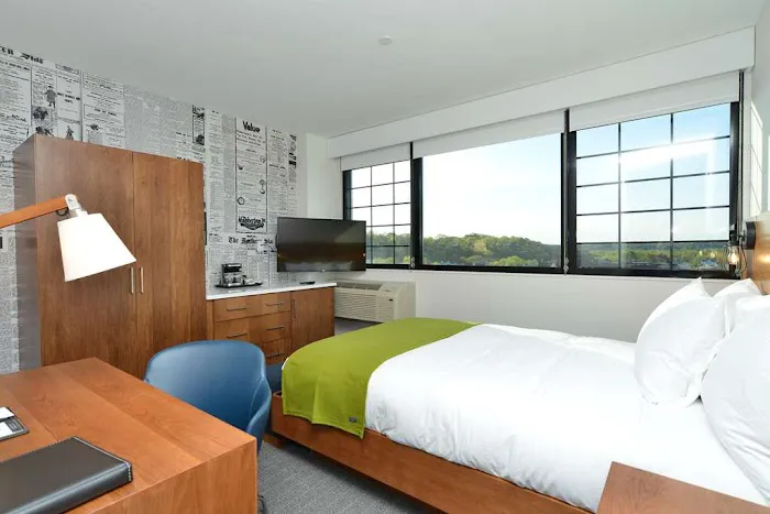 The Lismore Hotel Eau Claire - a DoubleTree by Hilton Hotel 5