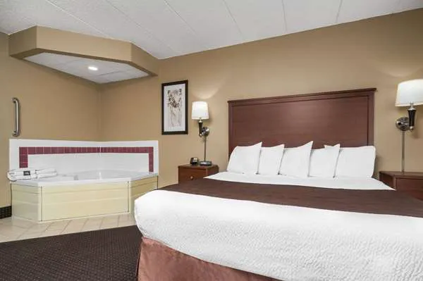 AmericInn by Wyndham Lake City 4