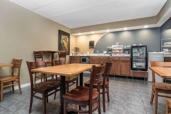 AmericInn by Wyndham Lake City 4
