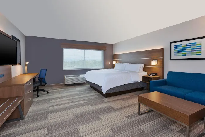 Holiday Inn Express & Suites Eau Claire West I-94 by IHG 4