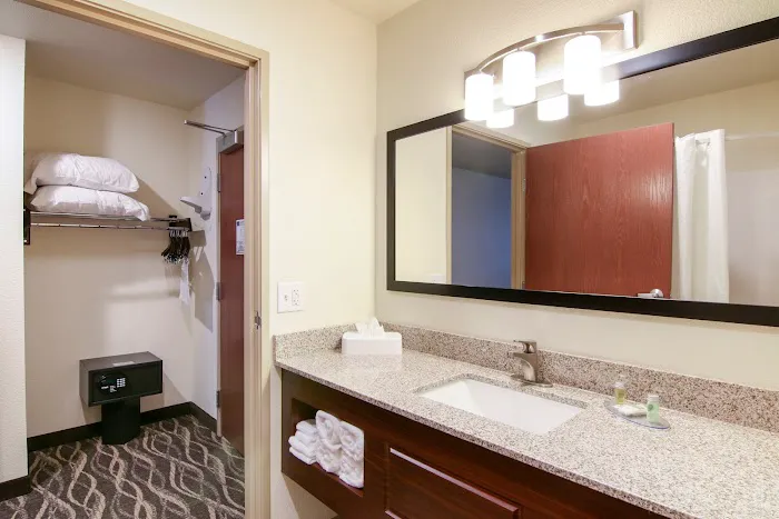 Cobblestone Inn & Suites at UW Stout Downtown Menomonie 4