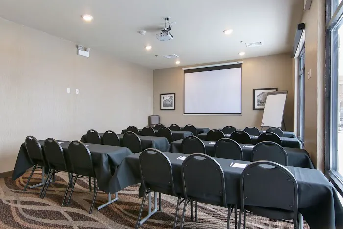 Cobblestone Inn & Suites at UW Stout Downtown Menomonie 4