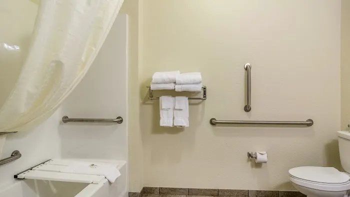 Cobblestone Inn & Suites at UW Stout Downtown Menomonie 4