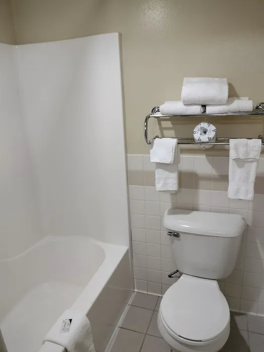 American Inn and Suites 4