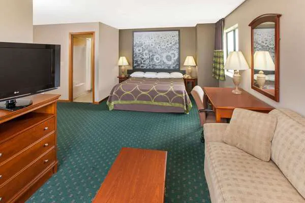 Super 8 by Wyndham Anamosa IA 4