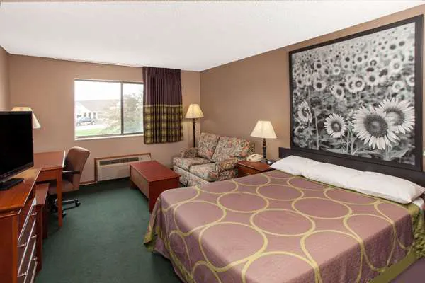 Super 8 by Wyndham Anamosa IA 4
