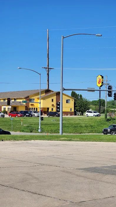 Super 8 by Wyndham Anamosa IA 4