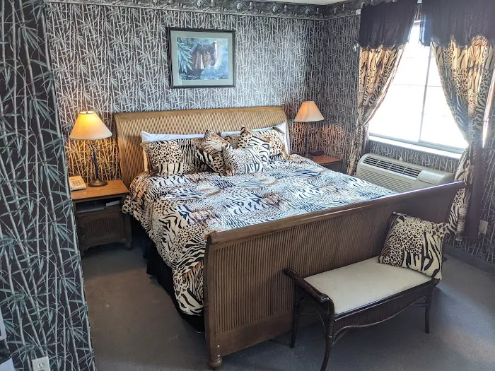 Urbana Inn & Suites 4