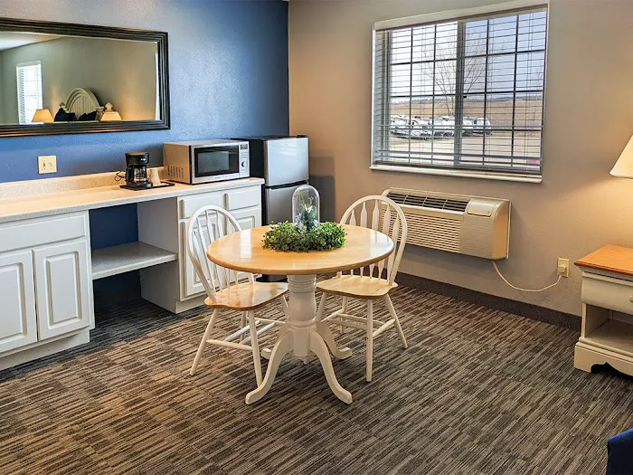 Urbana Inn & Suites 4