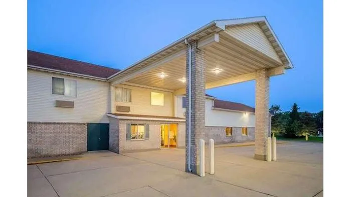 Days Inn by Wyndham Evansdale Waterloo 4