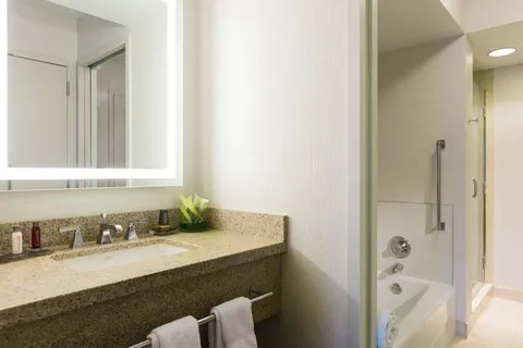 Chicago Marriott Suites O'Hare 4