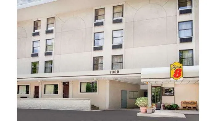Super 8 by Wyndham Chicago IL 5