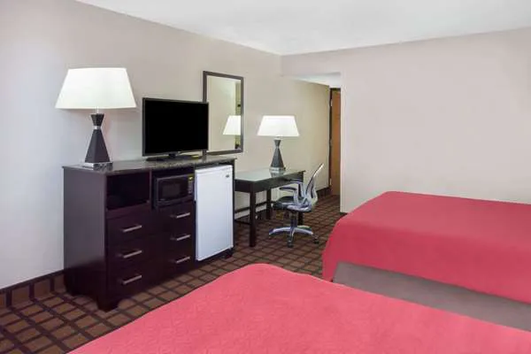 Super 8 by Wyndham Chicago IL 5