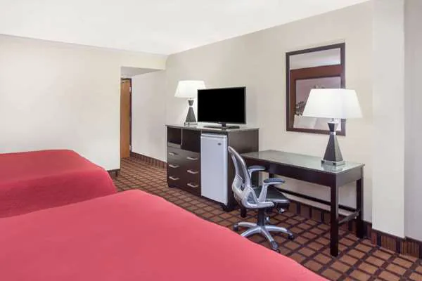 Super 8 by Wyndham Chicago IL 5
