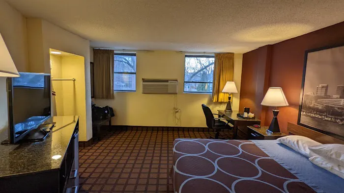 Super 8 by Wyndham Chicago IL 5
