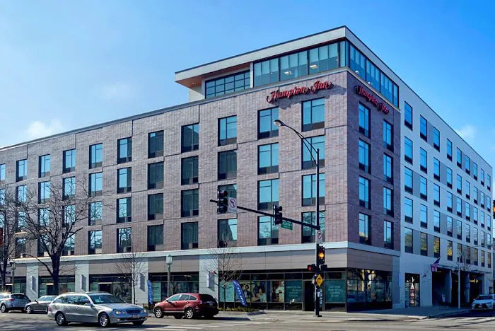Hampton Inn Chicago North-Loyola Station 5