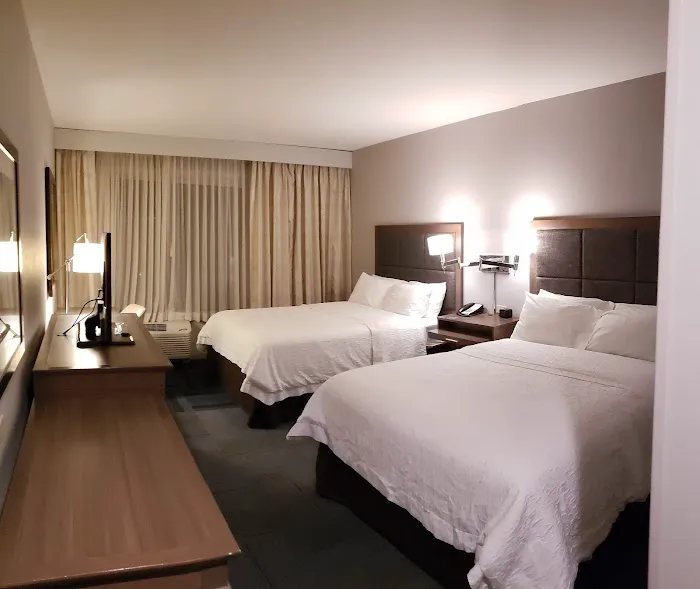 Hampton Inn Chicago North-Loyola Station 5