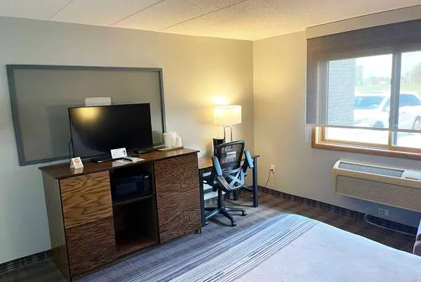 AmericInn by Wyndham Ladysmith 4
