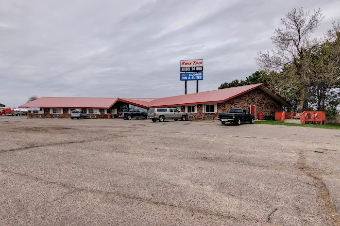 Bloomer Inn & Suites 4