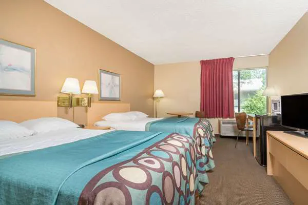 Super 8 by Wyndham Menomonie WI 4
