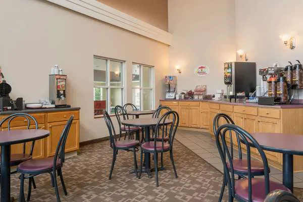 Super 8 by Wyndham Menomonie WI 4