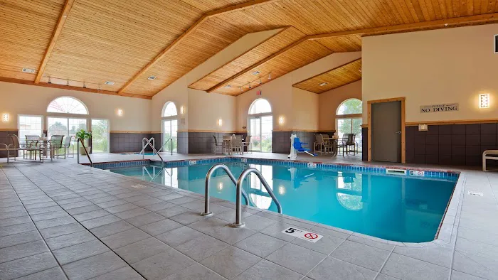Best Western Plus Menomonie Inn & Suites 4