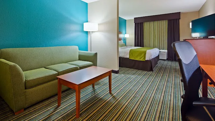 Best Western Plus Menomonie Inn & Suites 4