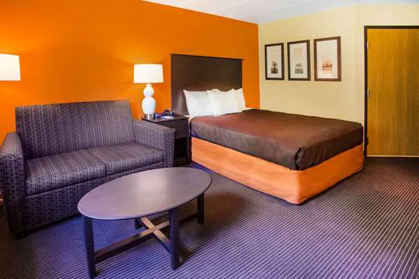 AmericInn by Wyndham Menomonie 4