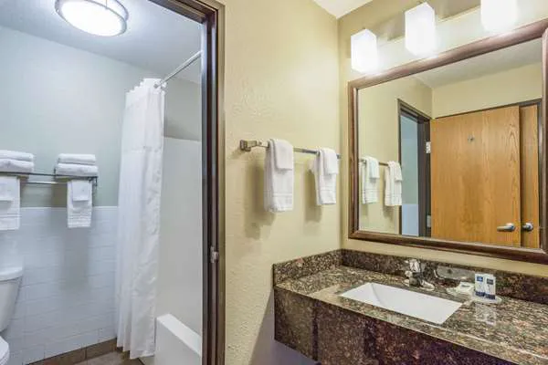 AmericInn by Wyndham Menomonie 4