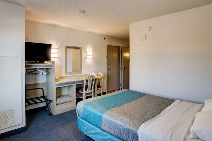 Econo Lodge Menomonie I-94 UW-Stout 4