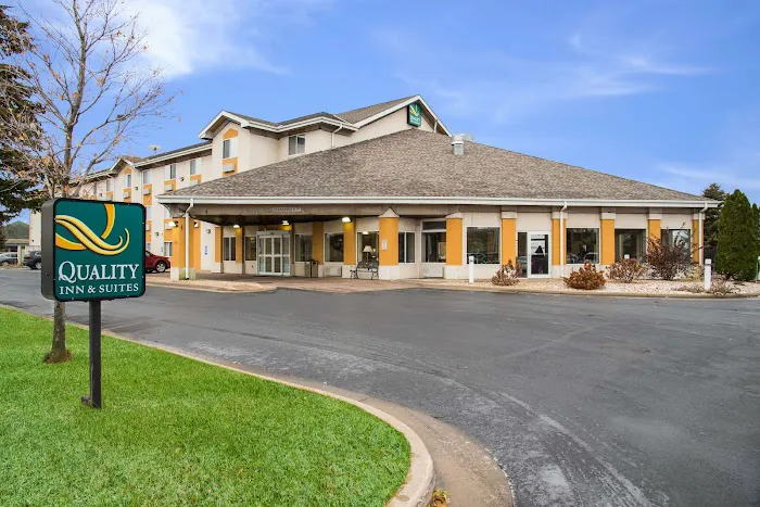 Quality Inn & Suites 4