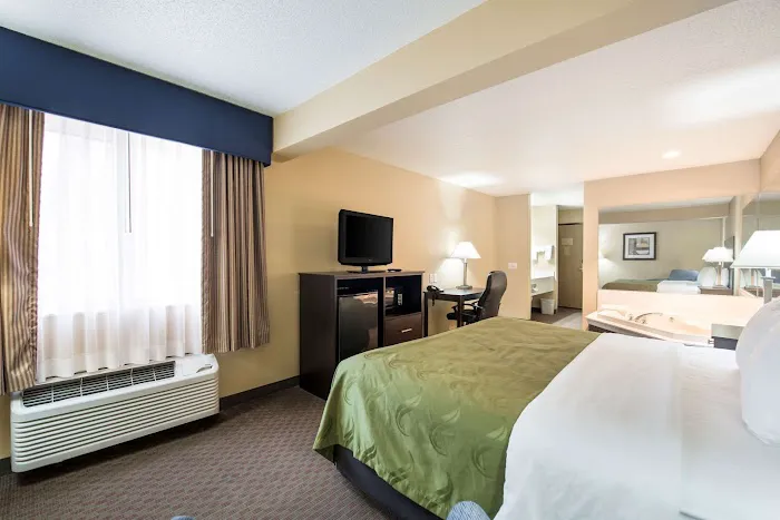 Quality Inn & Suites 4