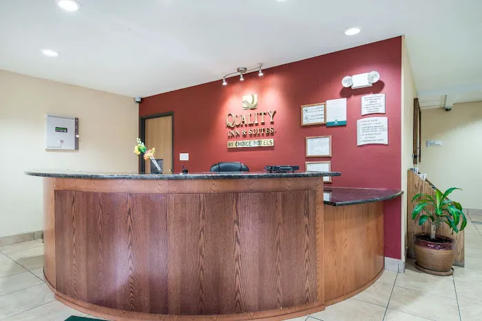Quality Inn & Suites 4