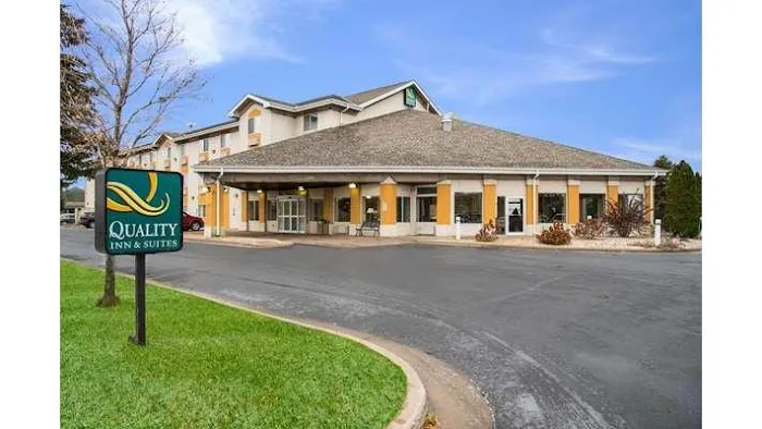 Quality Inn & Suites 4