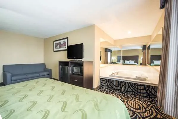 Quality Inn & Suites 4