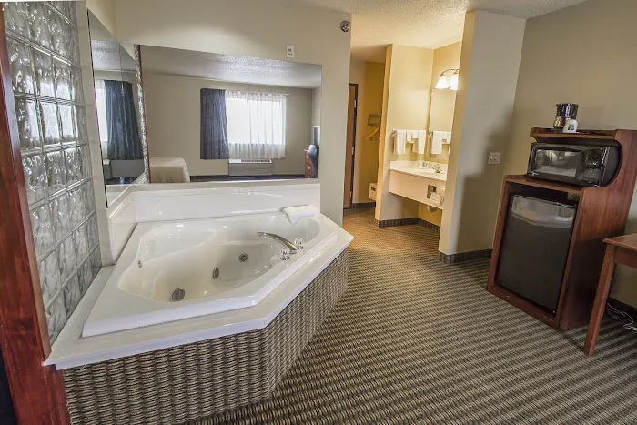 Quality Inn & Suites 4