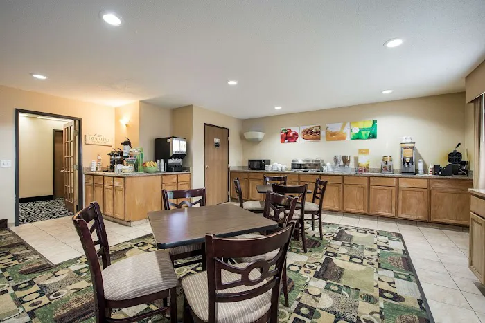 Quality Inn & Suites 4