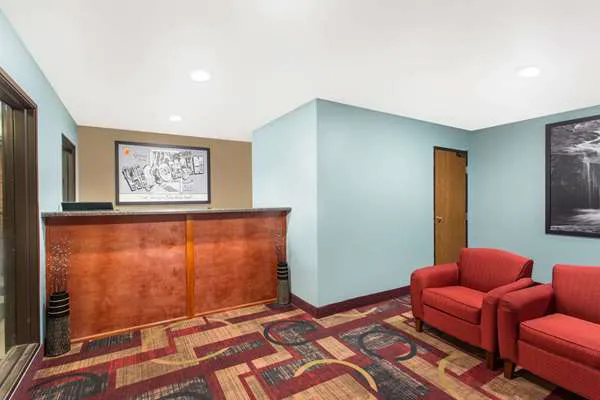 Super 8 by Wyndham Eau Claire I-94 4