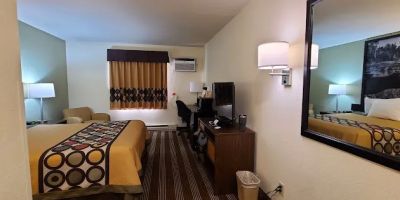 Super 8 by Wyndham Eau Claire I-94
