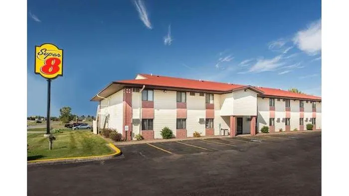 Super 8 by Wyndham Eau Claire I-94 4
