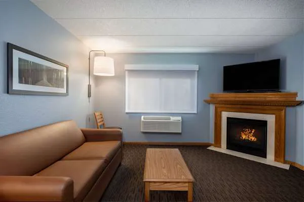 AmericInn by Wyndham Eau Claire 4