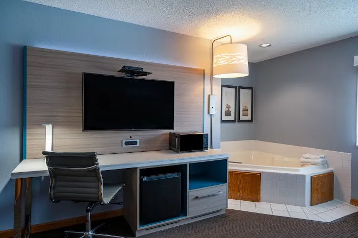 AmericInn by Wyndham Eau Claire 4