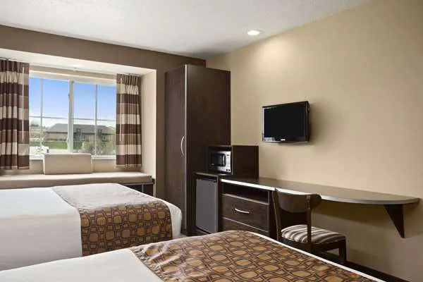 Microtel Inn & Suites by Wyndham Marion/Cedar Rapids 4