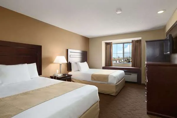 Microtel Inn & Suites by Wyndham Marion/Cedar Rapids 4