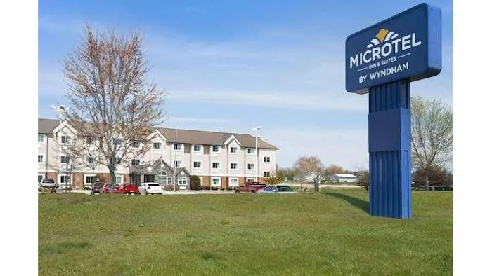 Microtel Inn & Suites by Wyndham Marion/Cedar Rapids 4