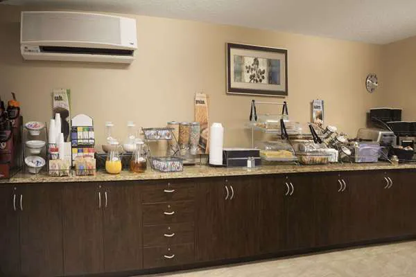 Microtel Inn & Suites by Wyndham Marion/Cedar Rapids 4