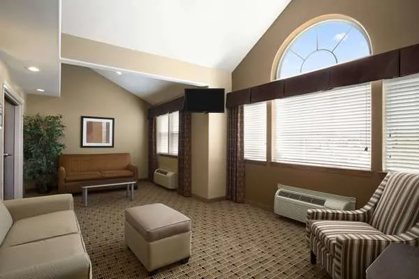 Microtel Inn & Suites by Wyndham Marion/Cedar Rapids 4