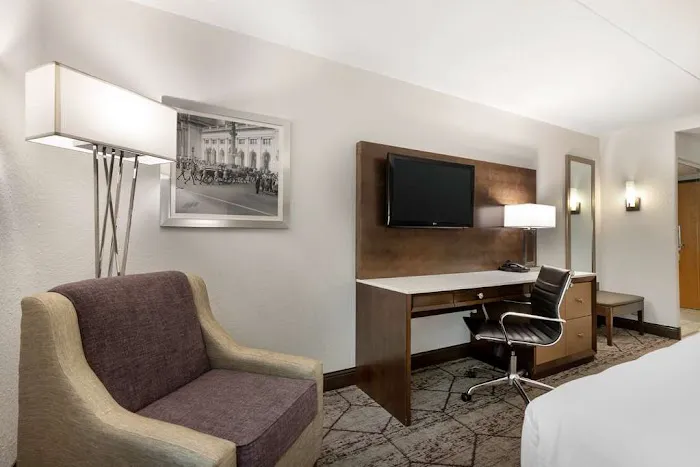 Best Western Plus Longbranch Hotel & Convention Center 4